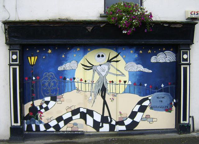 Kilcullen_Shop_with_Halloween_WindowPainting