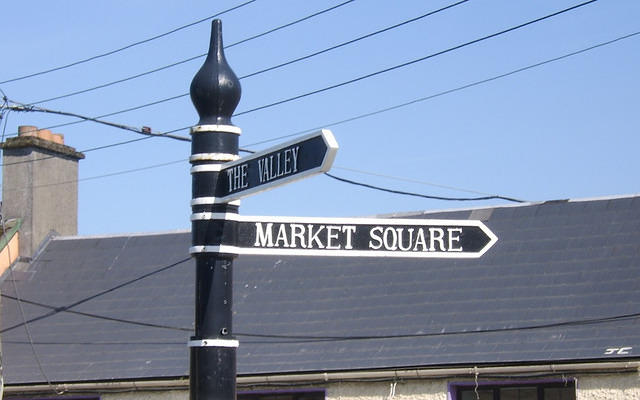 Kilcullen_Signs_for_TheValley_Park_and_MarketSquare