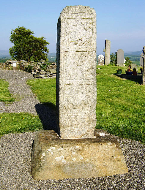 Old_Killcullen_High_Cross_on_plinth