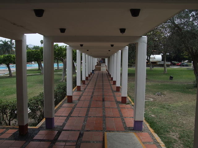 Covered pathway (Centro Vacacional de Oaxtepec)