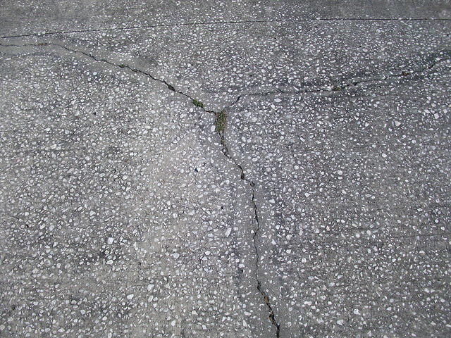 concrete_cracked.jpg