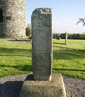 Old_Kilcullen_High_Cross_base_towards_tower