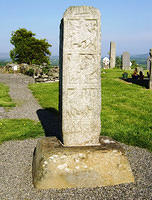 Old_Killcullen_High_Cross_on_plinth