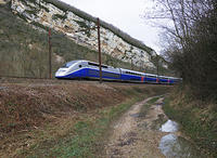 Train à grande vitesse bleu et gris