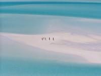 hill inlet 2 - people standing on a sandbar