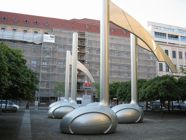 Note sculptures, Gendarmenmarkt Berlin
