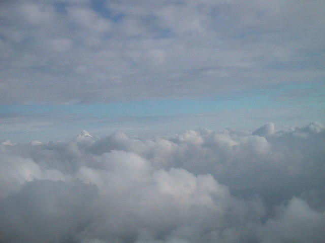 wallpaper_between_clouds