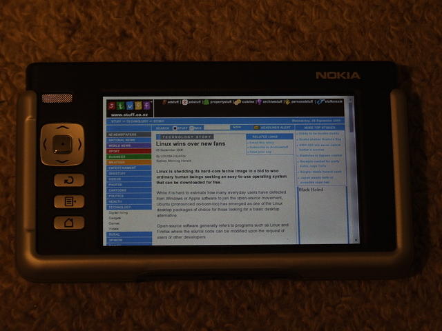 Nokia 770 with Linux article on screen